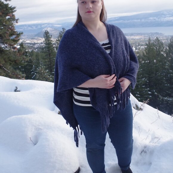 Beautiful Adrienne Vittadini Navy Fringe Cape - Picture 6 of 8